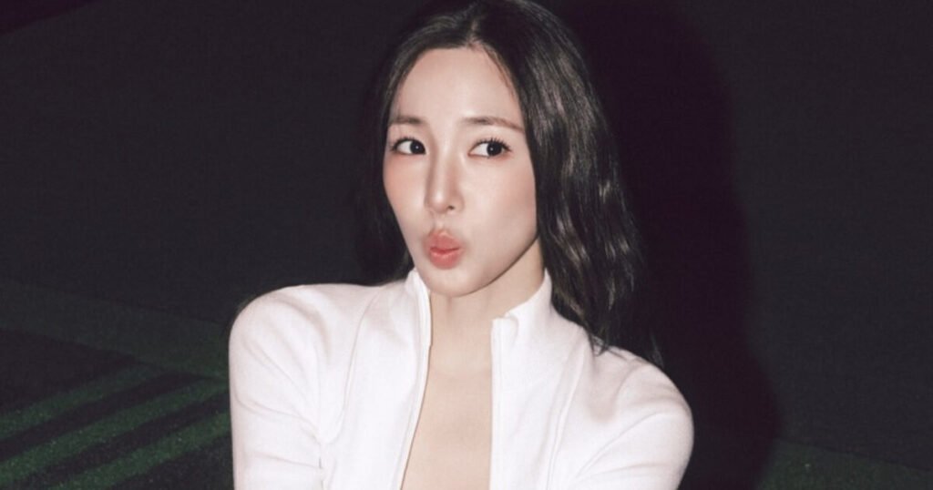 Girls’ Generation’s “First To Marry” Tiffany Shows Off Her Relationship With Her Actor Husband’s Family Girls’ Generation’s "First To Marry" Tiffany Shows Off Her Relationship With Her Actor Husband’s Family