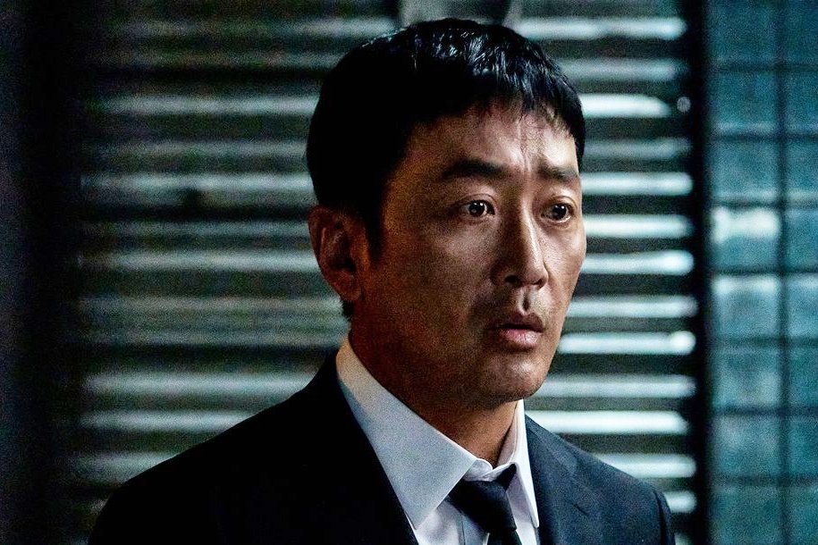 Ha Jung Woo Accidentally Walks Into A Fake Kidnapping In "Mad Concrete Dreams"