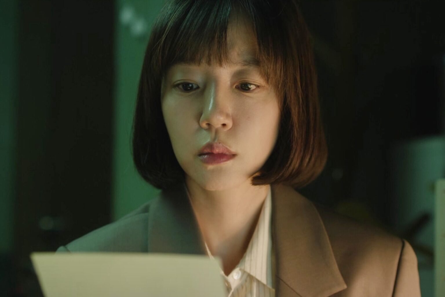 Im Soo Jung Makes A Dangerous Decision For Her Husband Ha Jung Woo In "Mad Concrete Dreams"