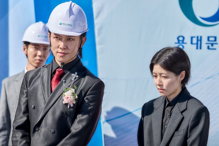 Japanese Rock Star Miyavi Makes Special Appearance As Shim Eun Kyung's Villainous Boss In New Drama “Mad Concrete Dreams”