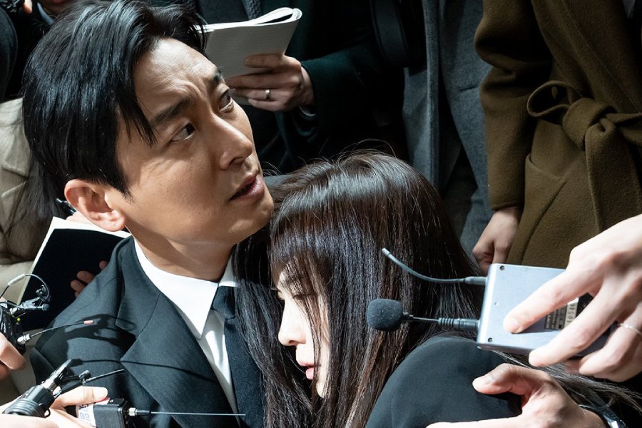 Ju Ji Hoon And Ha Ji Won Confront Mounting Pressure At High-Stakes Press Conference In “Climax” Ju Ji Hoon And Ha Ji Won Confront Mounting Pressure At High-Stakes Press Conference In “Climax”
