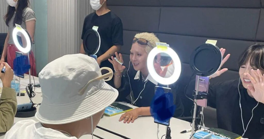 K-Pop Idol Reveals Truth Behind The Staff During Fan Calls, Triggers Divided Response K-Pop Idol Reveals Truth Behind The Staff During Fan Calls, Triggers Divided Response
