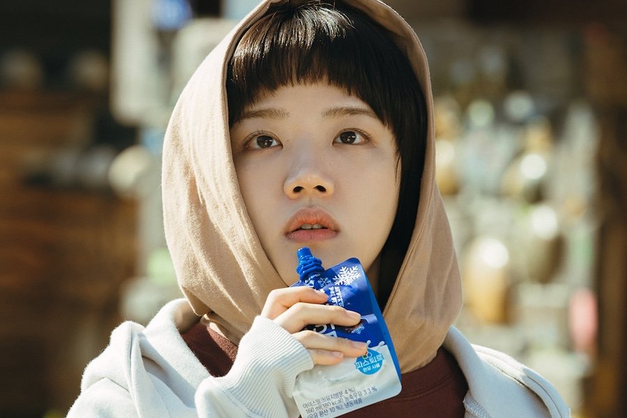 Kim Hyang Gi Is A High School Student Who Leads A Double Life As A Popular Romance Novelist Online In New Drama Kim Hyang Gi Is A High School Student Who Leads A Double Life As A Popular Romance Novelist Online In New Drama