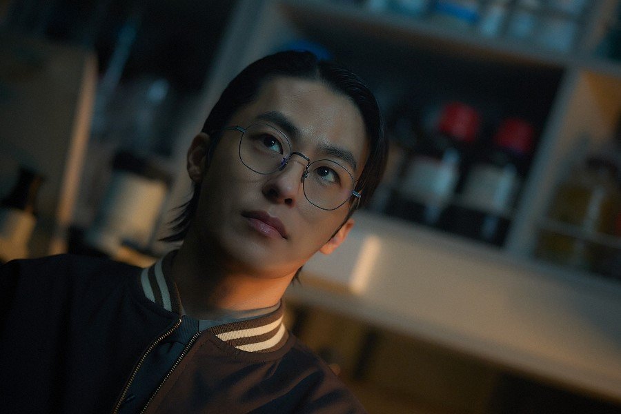 Koo Kyo Hwan Is A Biologist Who Wants To Build A New Humanity In New Film “Colony”