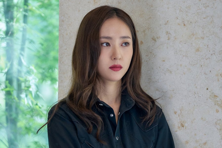 Krystal Shares Why She Joined “Mad Concrete Dreams” And Hints At Her Character’s Intense Journey Krystal Shares Why She Joined “Mad Concrete Dreams” And Hints At Her Character’s Intense Journey