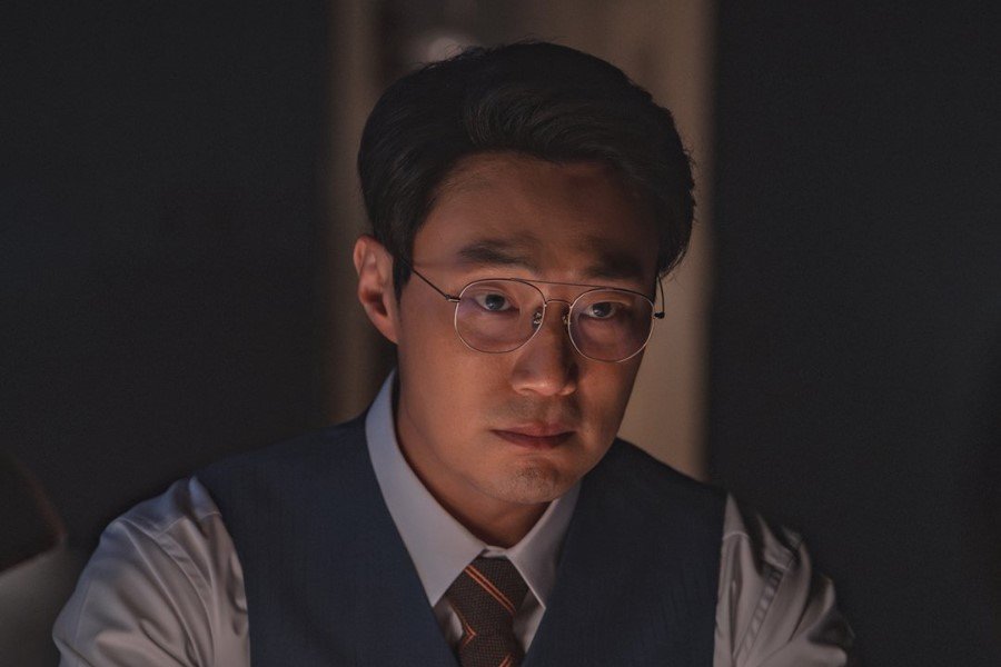 Lee Hee Joon Transforms Into An Elite Prosecutor Consumed By Desire In New Drama “The Scarecrow” Lee Hee Joon Transforms Into An Elite Prosecutor Consumed By Desire In New Drama “The Scarecrow”