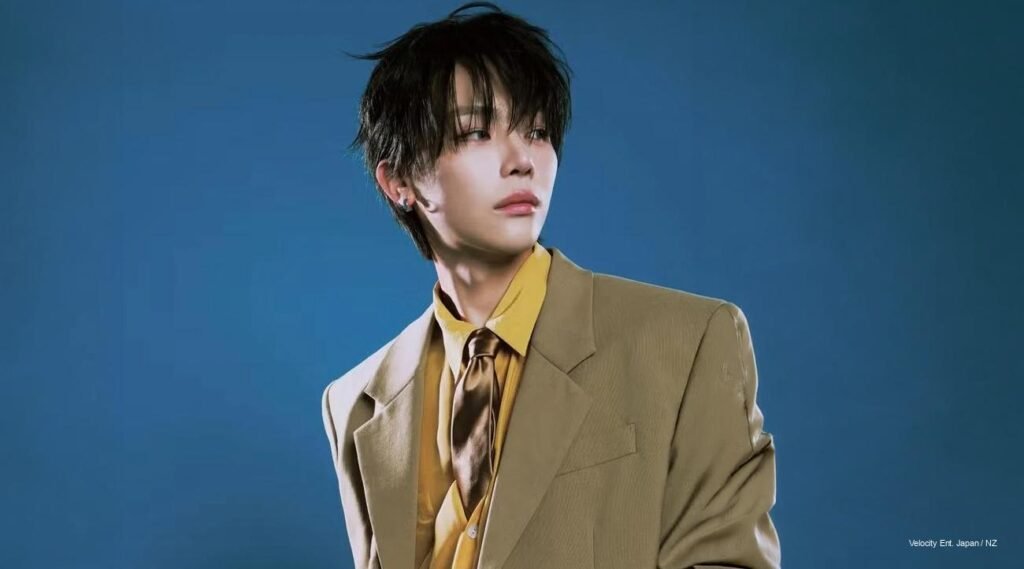 Nicholas of &TEAM poses in ELLE Taiwan’s March 2026 issue, blending minimalism and emotion in a modern editorial portrait.