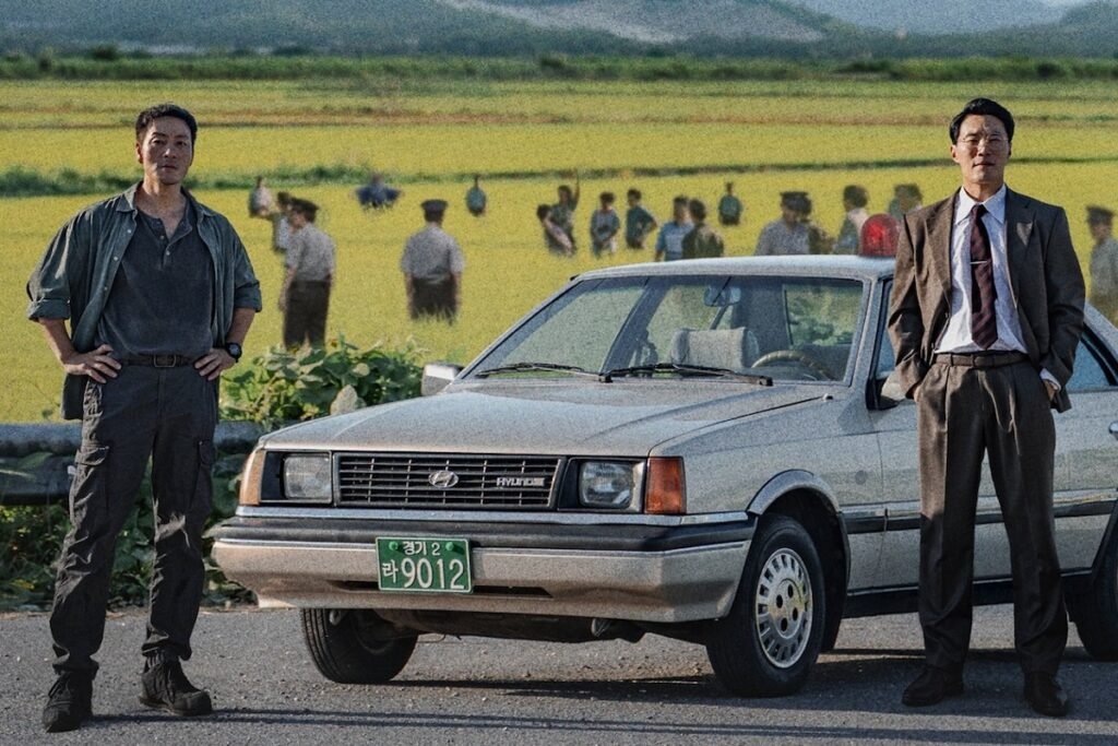 Park Hae Soo And Lee Hee Joon Reluctantly Team Up Despite Their Ill-Fated Relationship In New Drama “The Scarecrow” Posters