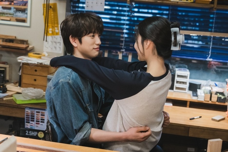 Park Jinyoung And Kim Min Ju Move In Together After Reuniting On "Still Shining"