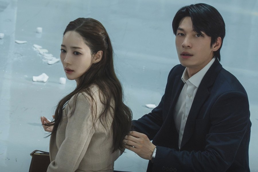 Park Min Young And Wi Ha Joon Face Danger From A Mysterious Figure In “Siren’s Kiss”