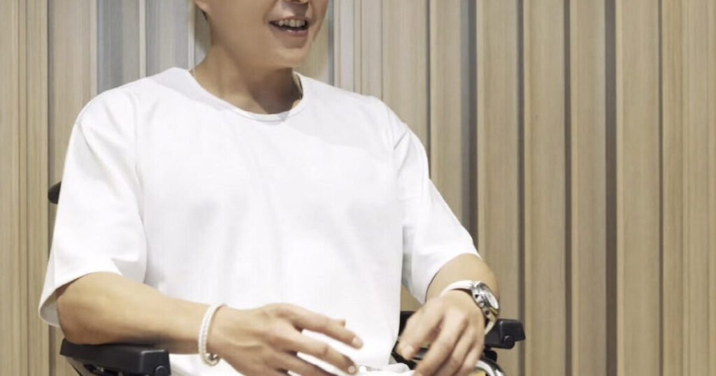 “Plunged 5 Meters Down A Cliff” — Korean Singer Emotionally Recalls Life-Changing Accident Leaving Him Paralyzed "Plunged 5 Meters Down A Cliff" — Korean Singer Emotionally Recalls Life-Changing Accident Leaving Him Paralyzed