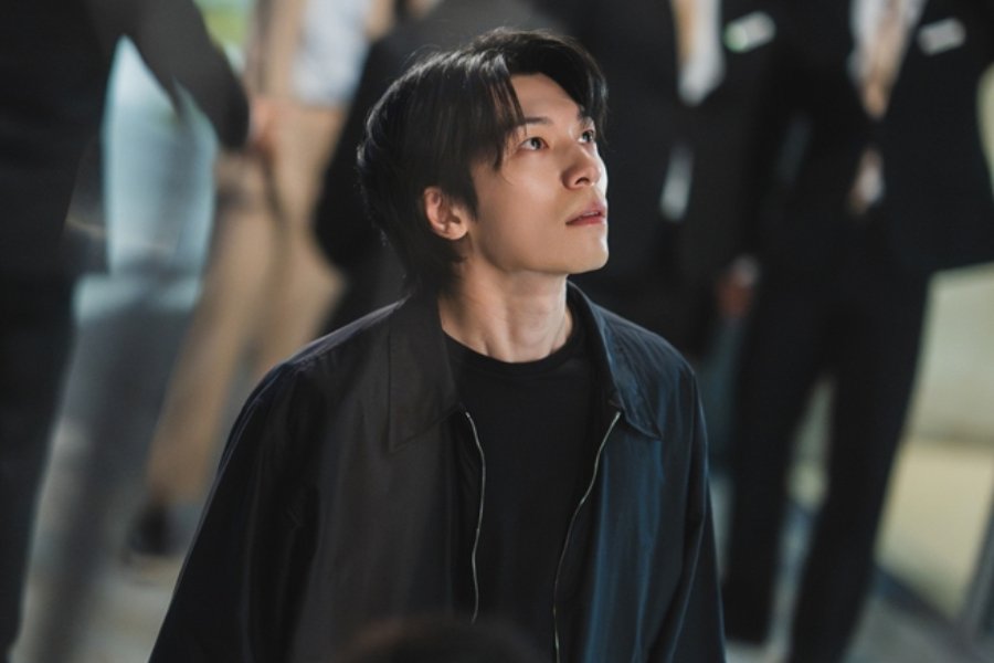 Wi Ha Joon Witnesses Shocking Incident While Following Informant’s Lead In “Siren’s Kiss” Premiere Wi Ha Joon Witnesses Shocking Incident While Following Informant’s Lead In “Siren’s Kiss” Premiere