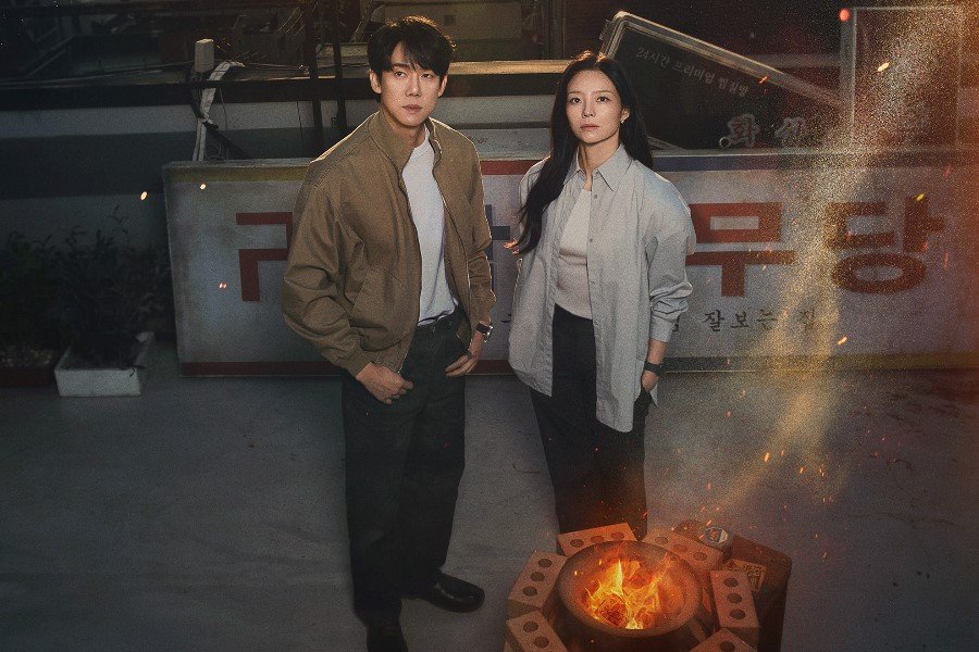 Yoo Yeon Seok And Esom Bid Farewell To The Deceased In New Drama “Phantom Lawyer” Special Poster Yoo Yeon Seok And Esom Bid Farewell To The Deceased In New Drama “Phantom Lawyer” Special Poster