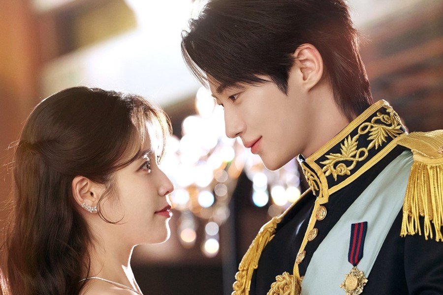 3 Key Points To Anticipate In IU And Byeon Woo Seok’s Upcoming Drama “Perfect Crown”