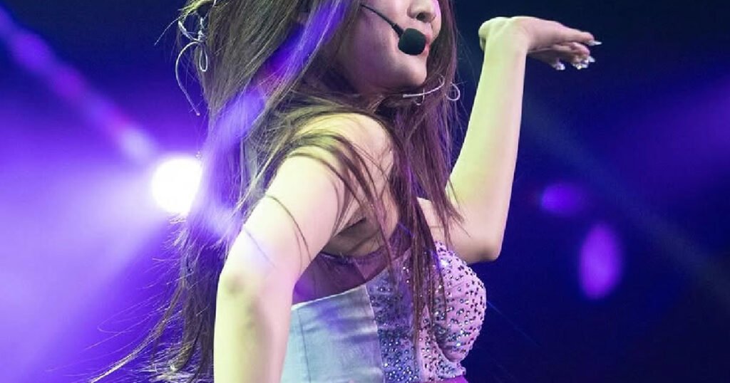 A Girl Group Member's Pregnancy Didn't Stop Her From Performing For Fans