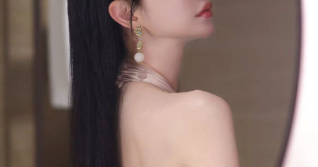 Actress Who Left Korea For China Spotted At Local Event, Showing Off Her Busty Figure