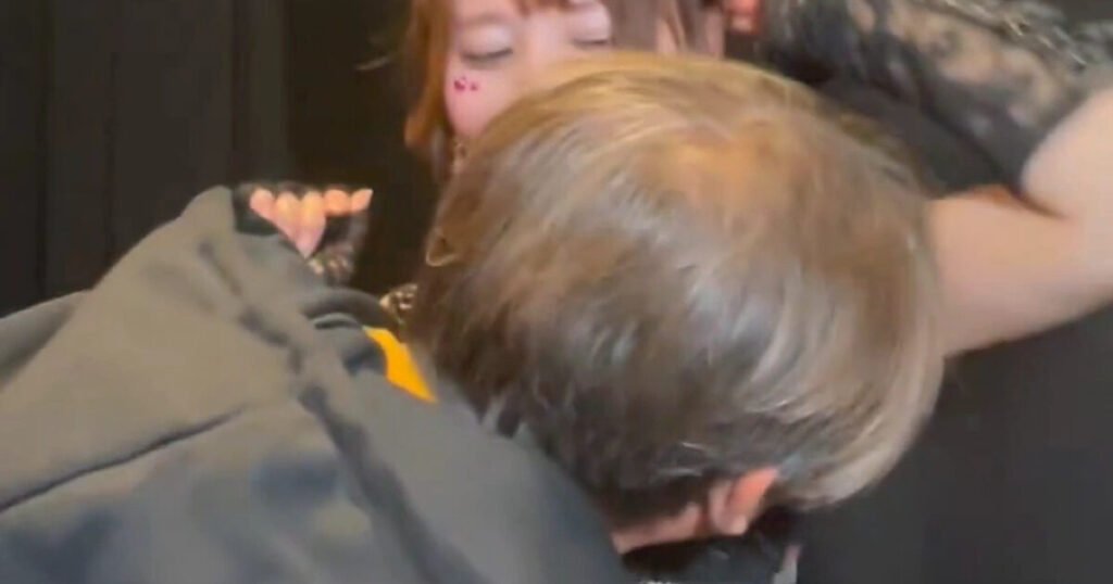 Armpit-Sniffing — A New Fan Service Catching Everyone's Attention