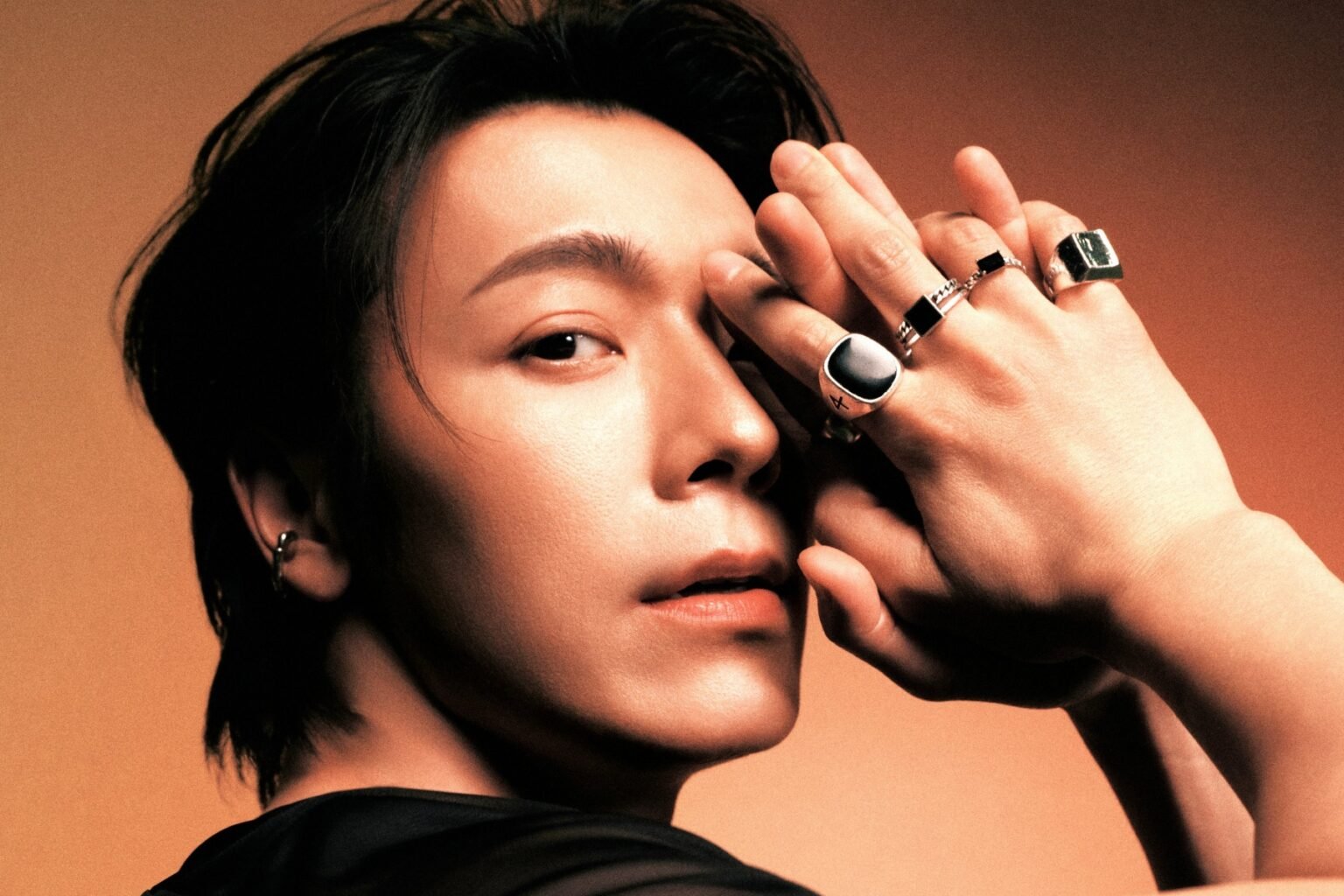 Donghae Achieves Highest 1st-Week Sales Of Any Solo Album By A Super Junior Member With "ALIVE"