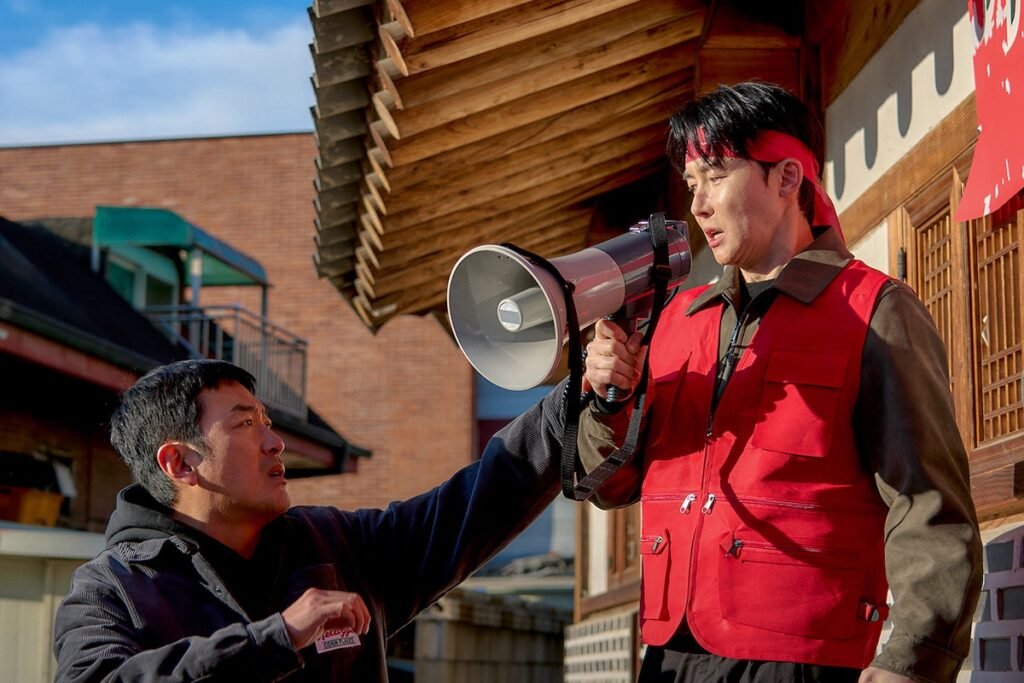 Ha Jung Woo And Kim Jun Han’s Conflict Escalates Following A Mysterious Murder Case In “Mad Concrete Dreams” Ha Jung Woo And Kim Jun Han's Conflict Escalates Following A Mysterious Murder Case In "Mad Concrete Dreams"