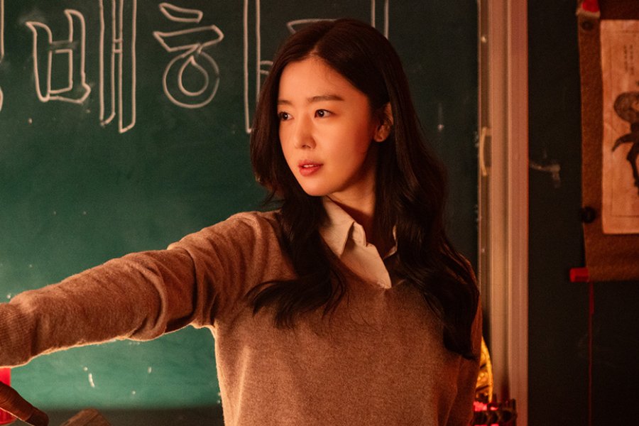 Han Sun Hwa Takes On Deadly Exam Against Ghosts In New Horror Comedy Film “Teaching Practice: Idiot Girls And School Ghost 2” Han Sun Hwa Takes On Deadly Exam Against Ghosts In New Horror Comedy Film “Teaching Practice: Idiot Girls And School Ghost 2”