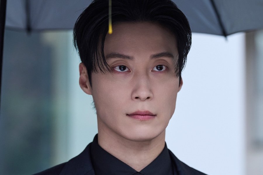 Heo Nam Jun Is A Ruthless Chaebol Unfazed By Angry Protesters In "My Royal Nemesis"