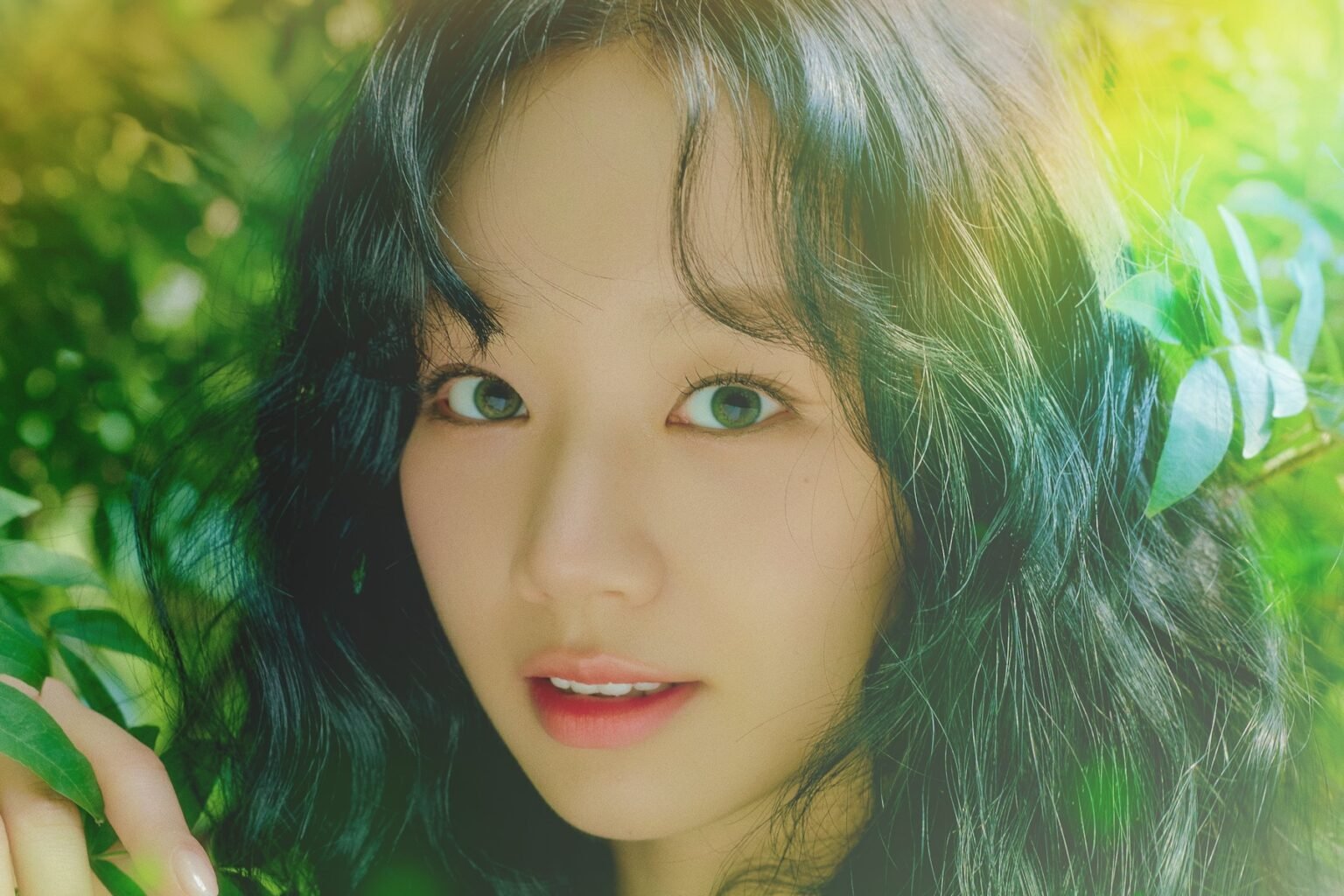 Hyeri Unveils Official Light Stick