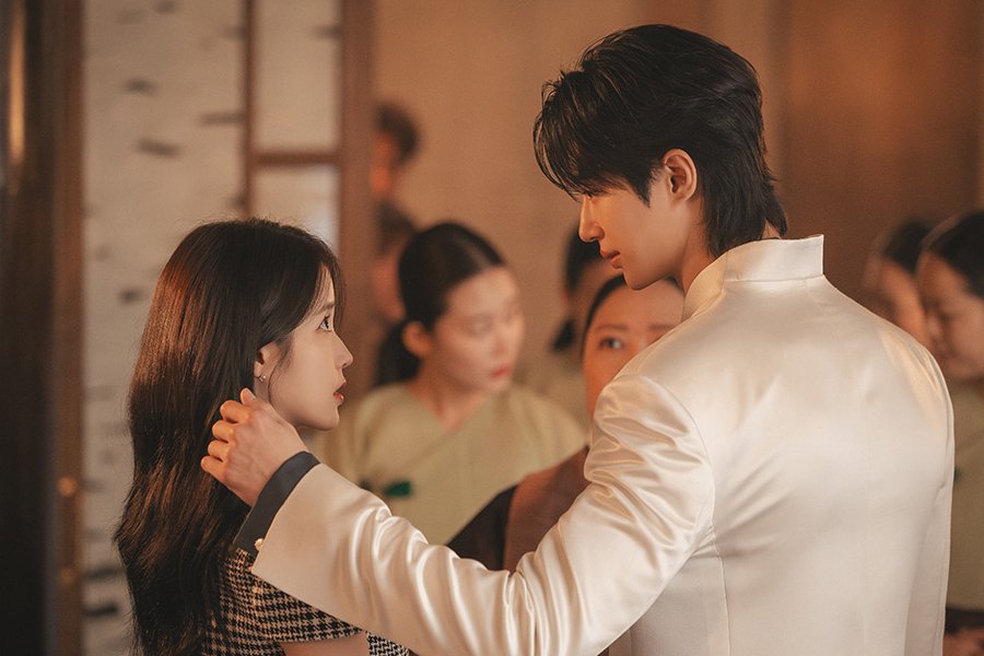 IU And Byeon Woo Seok Highlight Their Strong Chemistry And Characters’ Bond In “Perfect Crown”