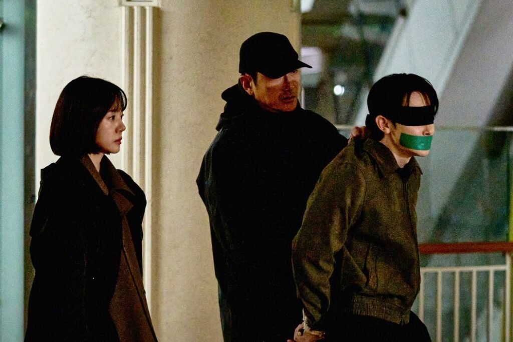 Im Soo Jung And Ha Jung Woo Kidnap Kim Jun Han In "Mad Concrete Dreams"