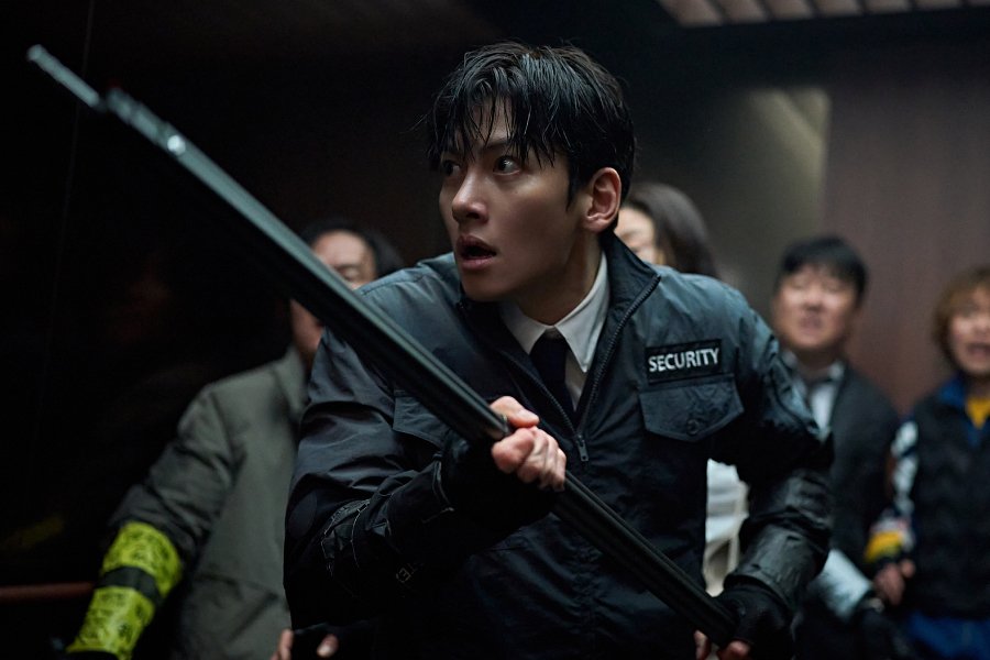 Ji Chang Wook Takes On Virus Outbreak As Security Guard Protecting Survivors In “Colony”