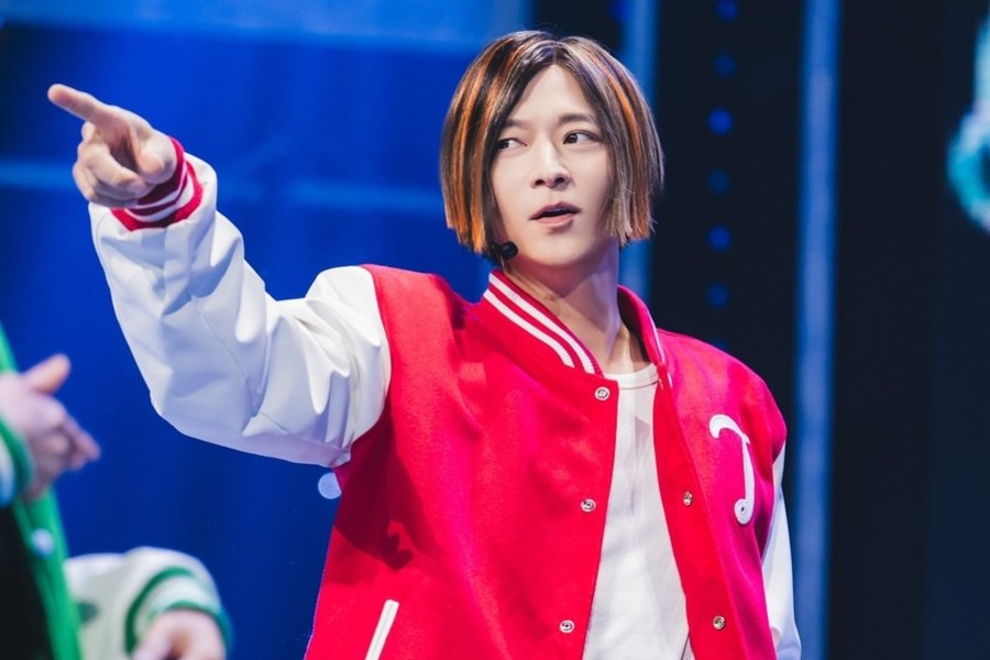 Kang Dong Won Transforms Into The Leader And Dance Machine Of Co-Ed Group TRIANGLE In New Film “Wild Sing”