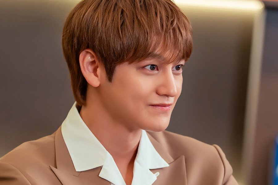 Kim Bum Talks Return To Rom-Com Through Honest Yet Considerate Character In “Sold Out On You” Kim Bum Talks Return To Rom-Com Through Honest Yet Considerate Character In “Sold Out On You”