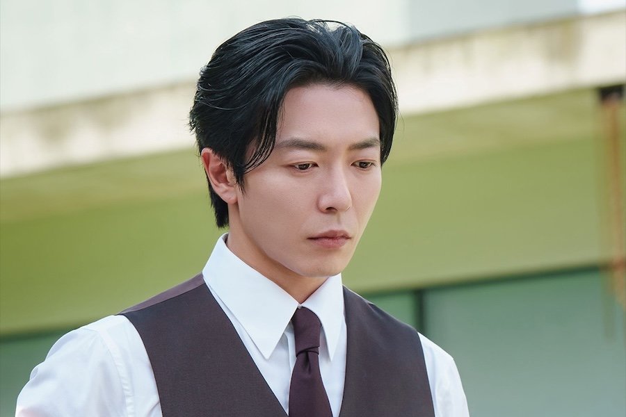 Kim Jae Wook Is A Flawless Vice Chairman With Secrets And A Hidden Past In "Filing For Love"