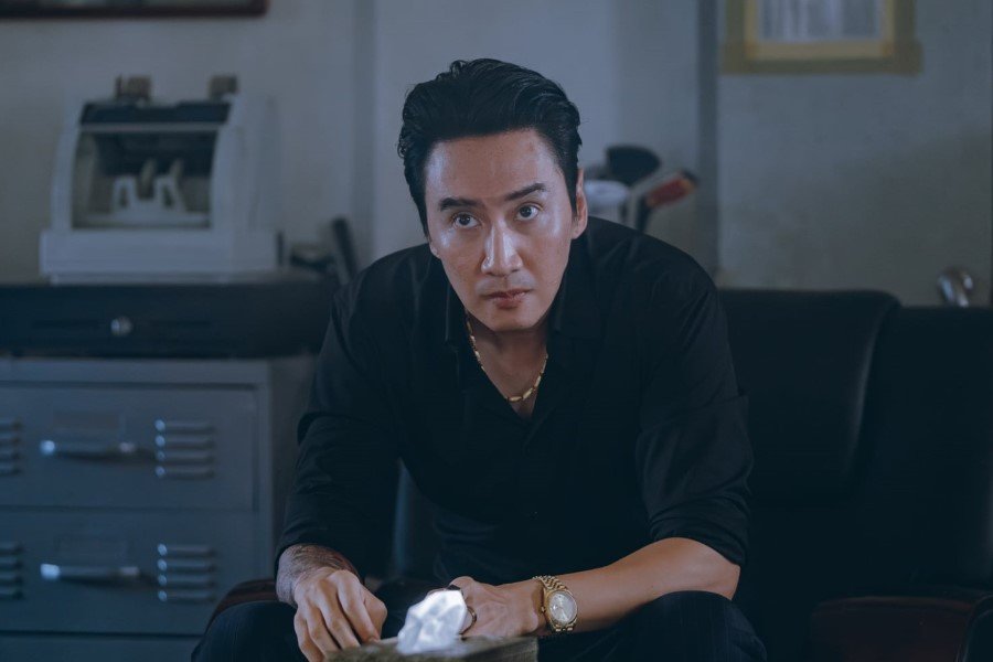 Lee Kwang Soo Will Stop At Nothing To Recover His Missing Gold Bars In New Drama “Gold Land”