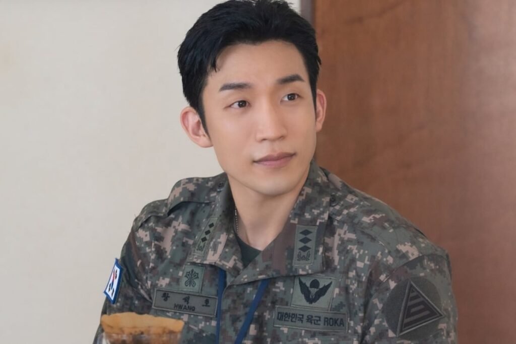 Lee Sang Yi Keeps The Kitchen Soldiers On Edge With His Discerning Palate In New Drama "The Legend Of Kitchen Soldier"
