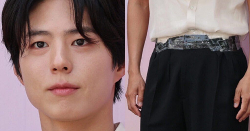 Park Bo Gum's "Tape On Waist" Catches Attention