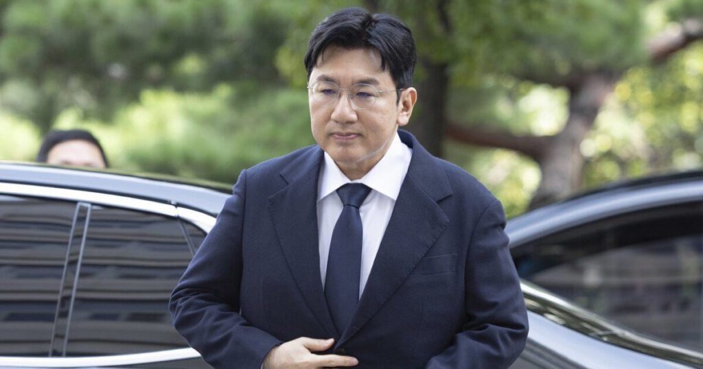 Police Apply For Arrest Warrant For HYBE's Bang Si Hyuk