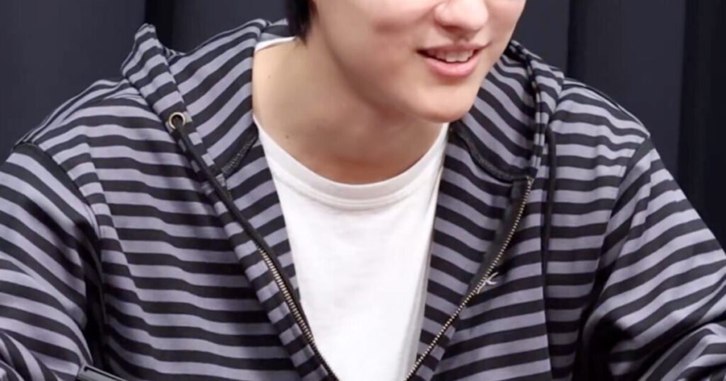 Popular Singer Hit With Fierce Backlash For Putting In Zero Effort At Fan Sign Event