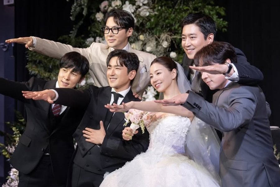 Shinhwa's Lee Min Woo And His Wife Share Photos From Their Wedding Day