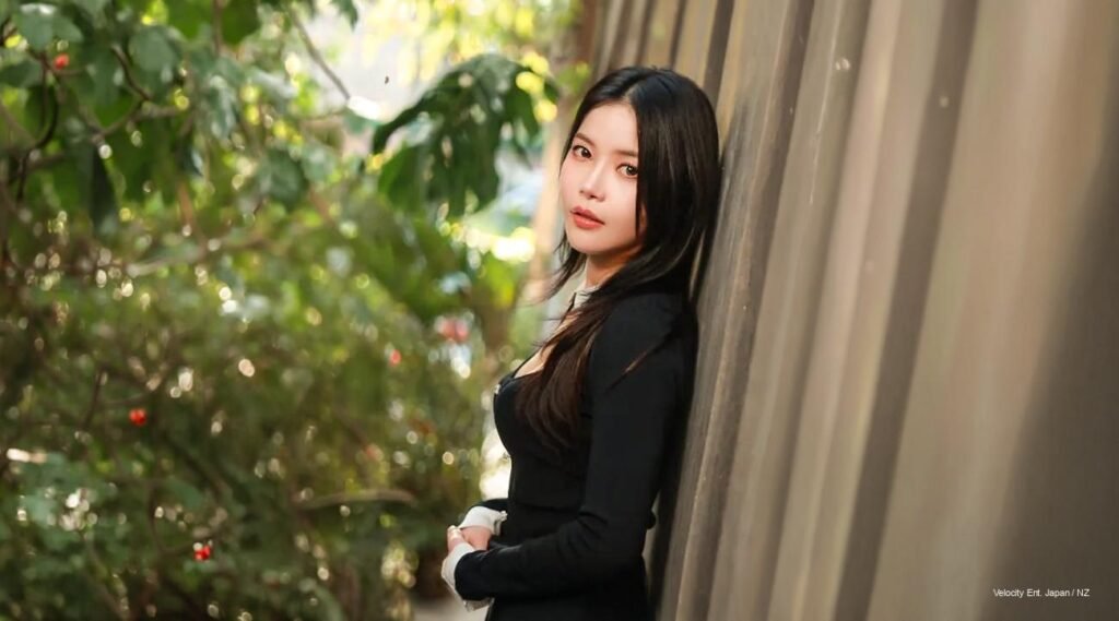 Solar MAMAMOO TVBS Glow 2026 MAMAMOO Solar TVBS News pictorial photoshoot close-up, radiant leader in chic fashion.