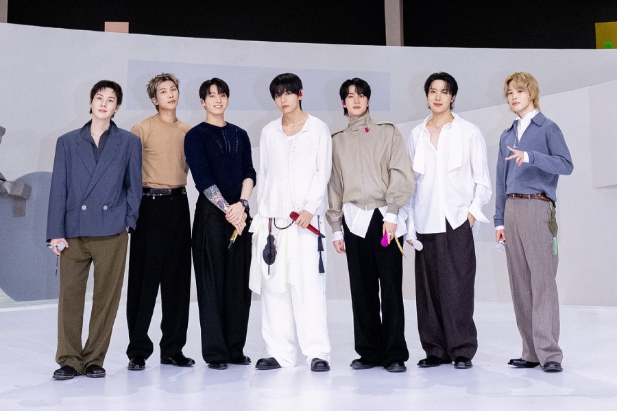 Watch: BTS Takes 11th Win For “SWIM” And Triple Crown On “M Countdown”; Performances By Hwasa, Dayoung, And More Watch: BTS Takes 11th Win For "SWIM" And Triple Crown On "M Countdown"; Performances By Hwasa, Dayoung, And More