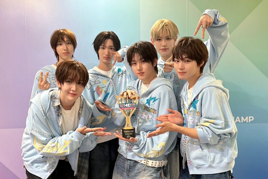 Watch: KickFlip Takes 1st Win For "Eye-Poppin'" On "Show Champion"; Performances By RESCENEE, hrtz.wav, And More