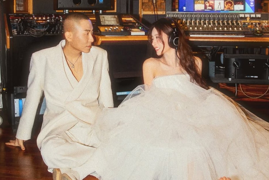 Apink's Yoon Bomi And Rado Share Unique Wedding Photos
