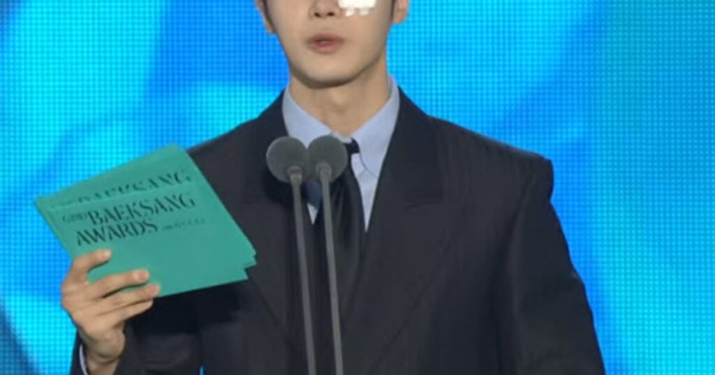 Controversial Actor’s Unexpected Appearance At Awards Ceremony Triggers Massive Backlash