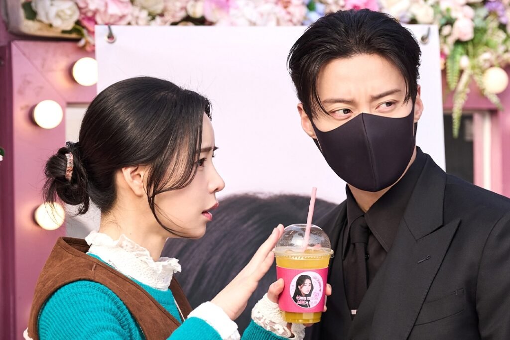 Heo Nam Jun Woos Lim Ji Yeon With A Coffee Truck In “My Royal Nemesis” Heo Nam Jun Woos Lim Ji Yeon With A Coffee Truck In "My Royal Nemesis"