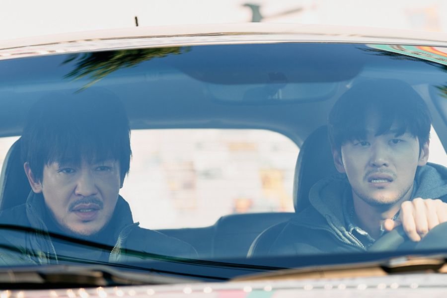 Heo Sung Tae And Lee Hak Joo's Relationship Begins To Fracture Between Loyalty And Reality In New Drama “Fifties Professionals”