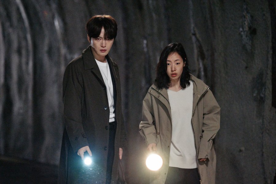Kim Jae Joong And Kong Seong Ha Face Unexplainable Horror In Abandoned Shrine In Horror Film “The Shrine”