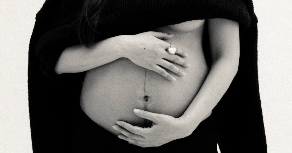 Korean Star Stuns In Underboob Maternity Photoshoot