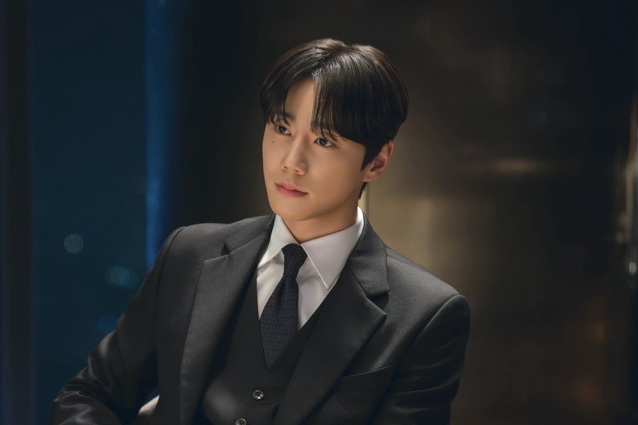 Lee Jun Young Shares Insights Into Portraying A Soul-Swapped Character In Upcoming Drama “Reborn Rookie”