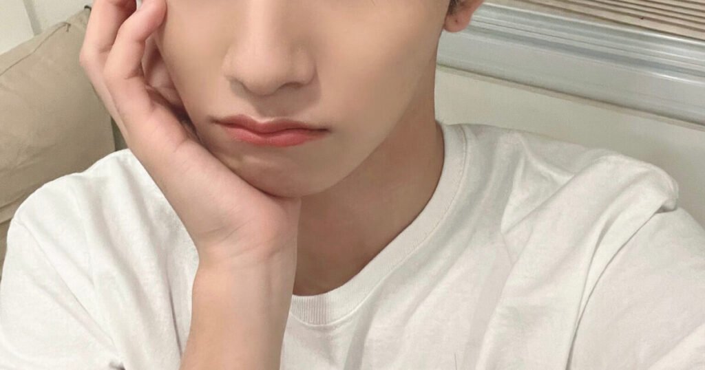 Male Idol Shares Shocking Message From Fan, Triggering Fierce Backlash Male Idol Shares Shocking Message From Fan, Triggering Fierce Backlash