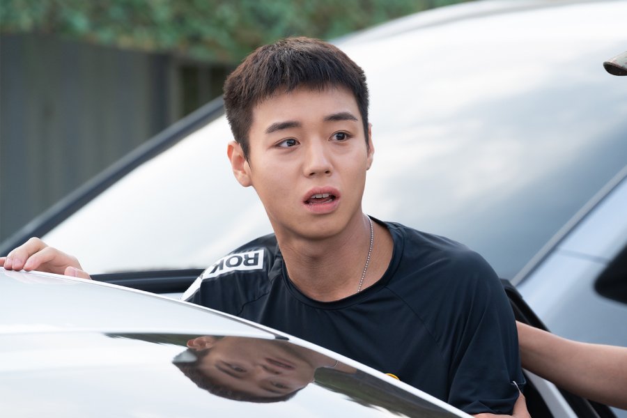 Park Ji Hoon Lands In Crisis After Superior Faints From His Cooking In “The Legend Of Kitchen Soldier”